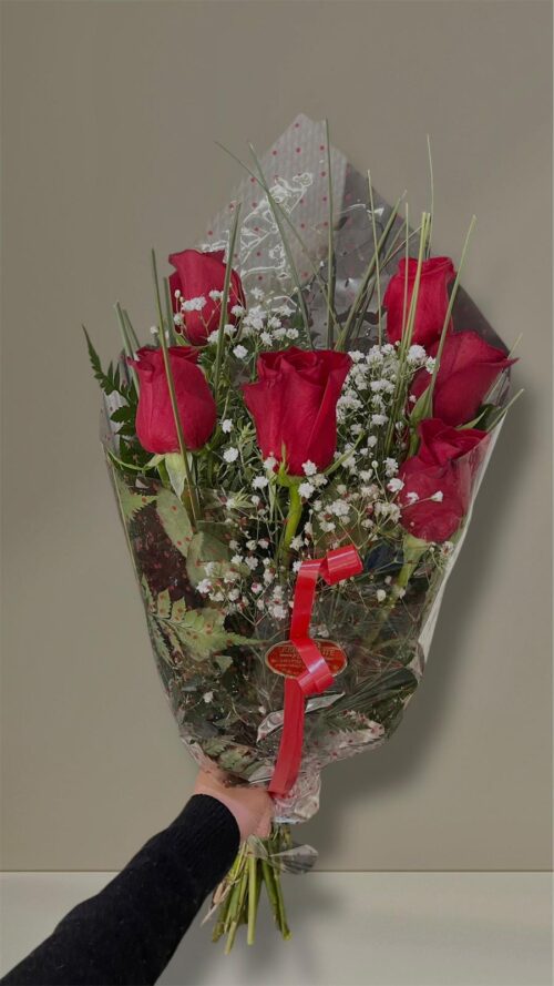 Seis rosas rojas