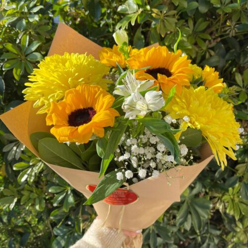Ramo con girasoles, crisantemos